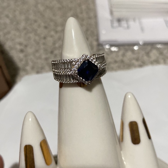 Blue/white sapphire on sterling silver - Picture 7 of 7